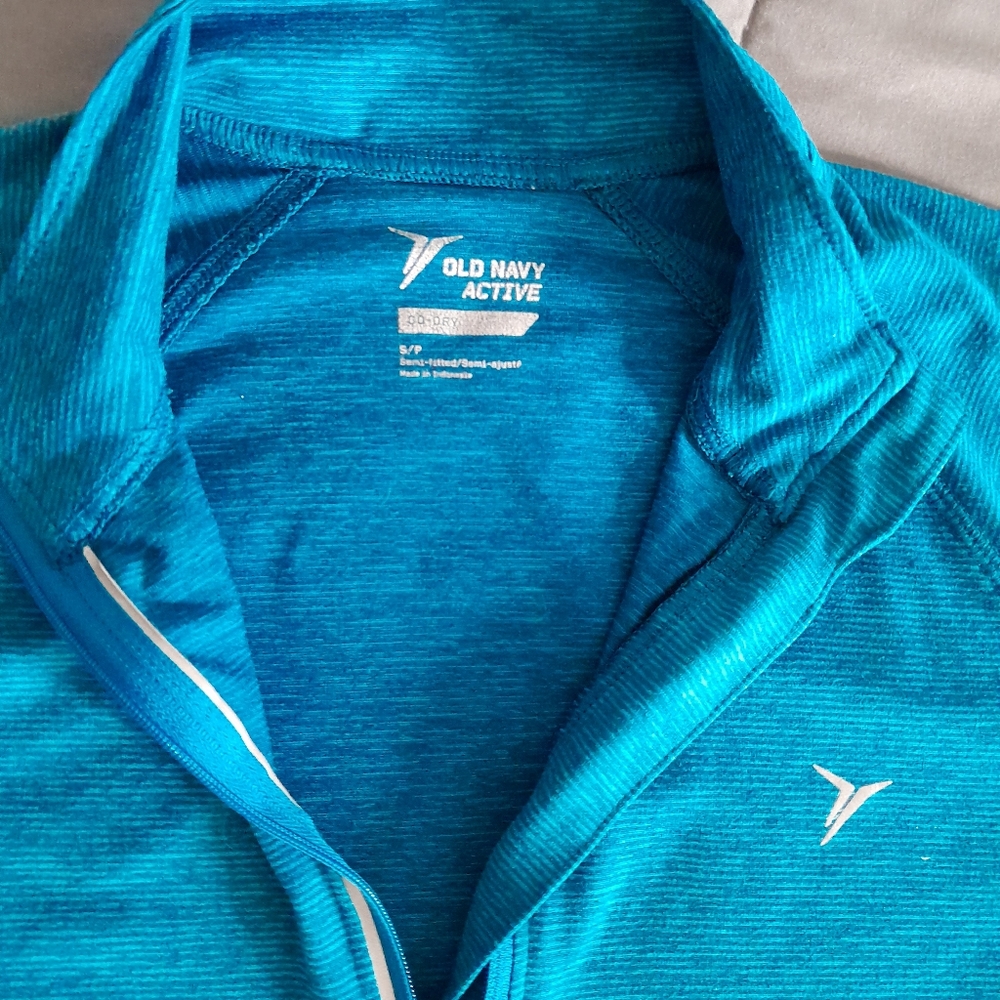 Old Navy turquoise training top - Picture 4 of 7